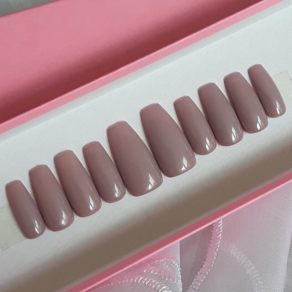 Press on nails